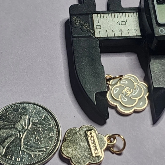 CHANEL Vintage Camellia Enamel Charm Pair Cream Gold Made in France Authentic - Picture 2 of 2